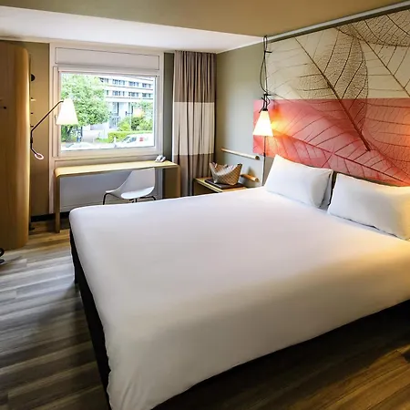 Ibis West Hotel