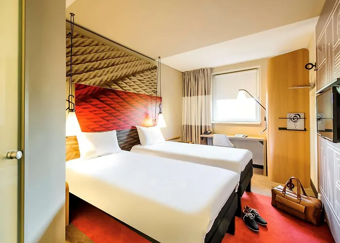 Ibis West 3*
