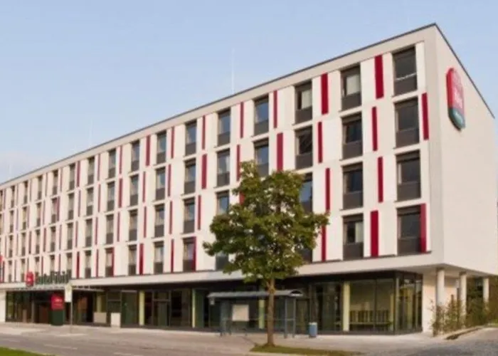 Hotel Ibis West 3*