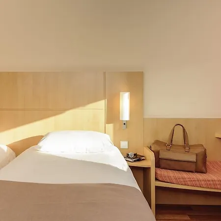 Ibis West 3*