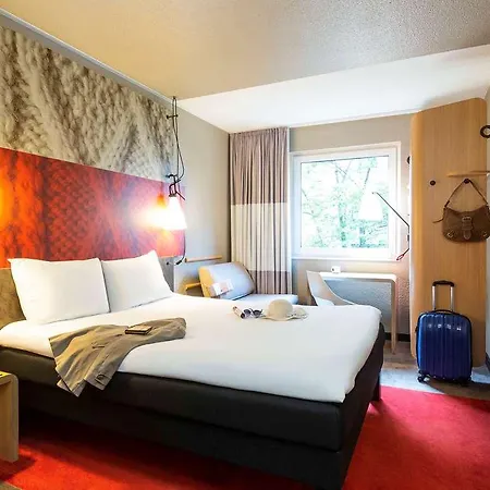 Hotel Ibis West 3*