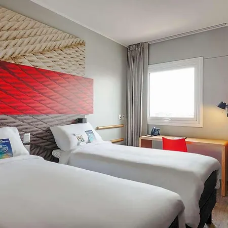 Ibis West 3*