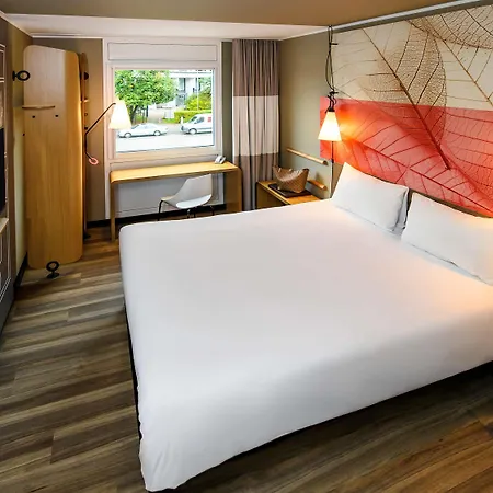 Ibis West 3*
