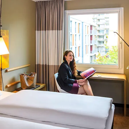 Hotel Ibis West 3*