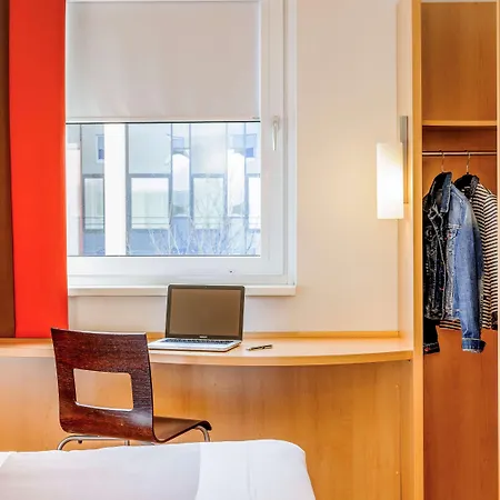 Ibis West