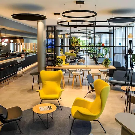 Ibis West 3*