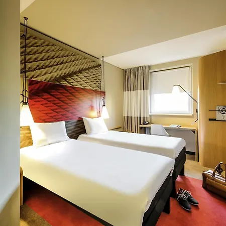 ホテル イビスホテル シティ ウェスト 3*