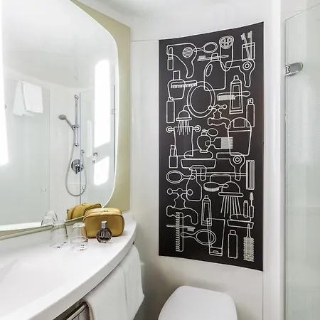 Ibis West Szálloda 3*