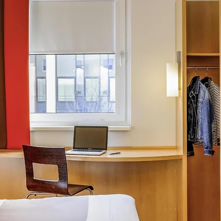 Hotel Ibis West 3*