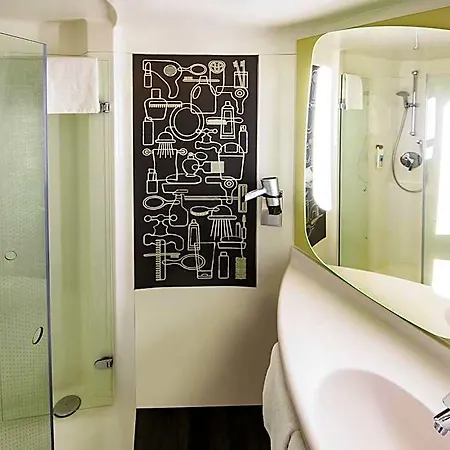 Hotel Ibis West 3*