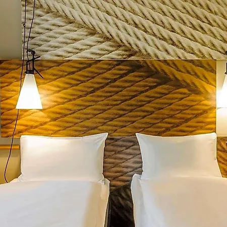 Hotel Ibis West 3*
