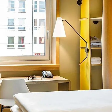 Hotel Ibis West 3*
