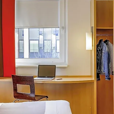 Hotel Ibis West 3*