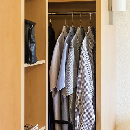 Ibis West 3*