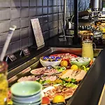 Ibis West 3*
