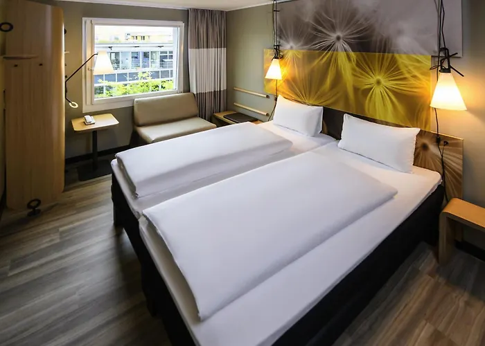 Ibis West 3*